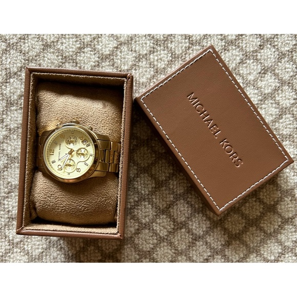 Michael Kors Gold Watch with Diamond Face - Picture 6 of 6